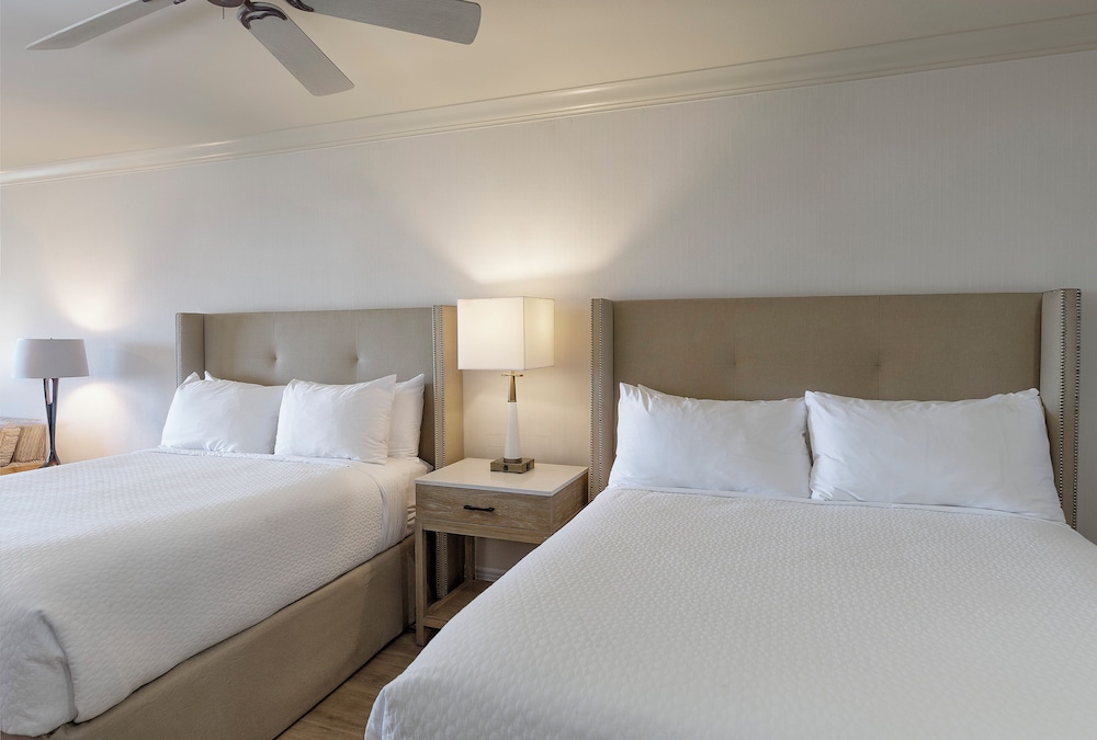 Pelican Inn & Suites - photo 9