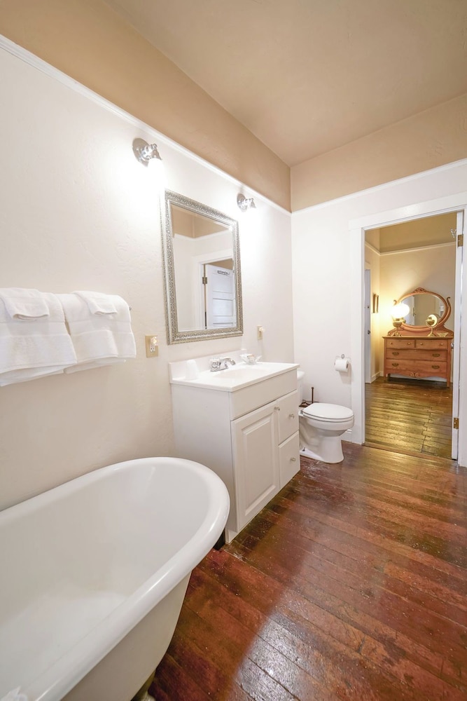 Weaverville Hotel - photo 36