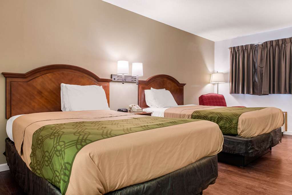 Econo Lodge Holland Toledo - photo 11