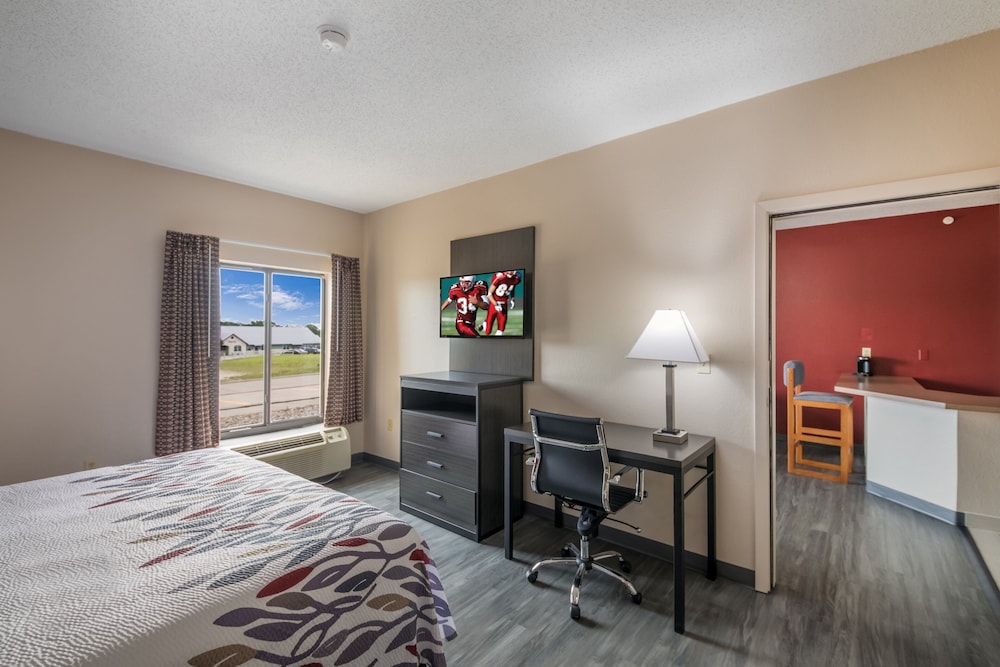 Red Roof Inn & Suites Austin East Manor - photo 15