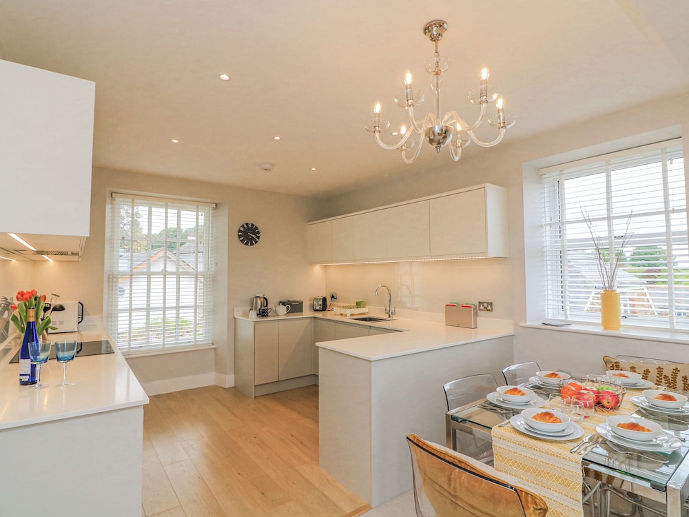 4 The Manor House Hillfield Village — 4-Star Luxury Hotel in Dartmouth, United Kingdom
