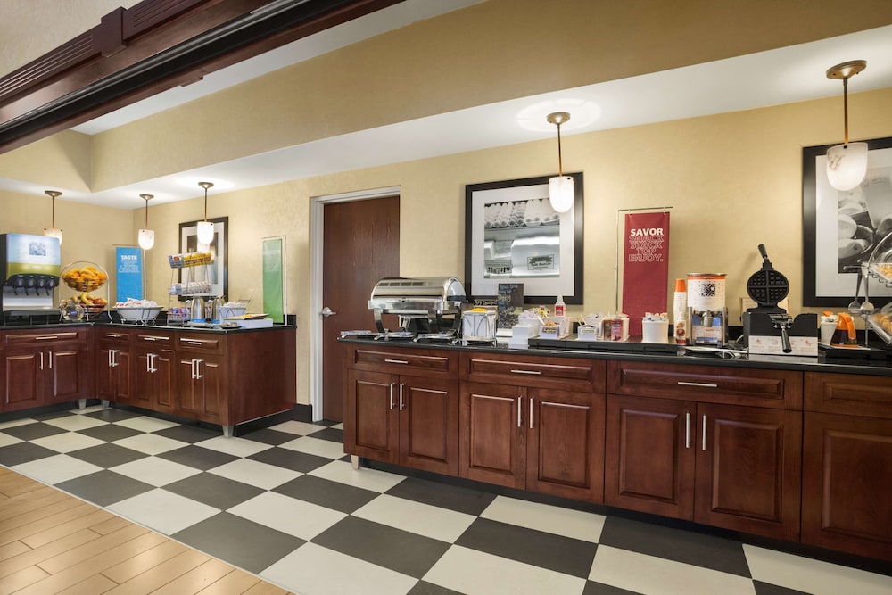 Hampton Inn Forrest City - photo 22