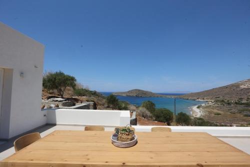 Delfini Suites — Ano Syros — photo 2