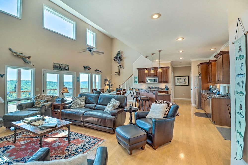Bull Shoals Retreat w Panoramic River Views — hotel in Flippin