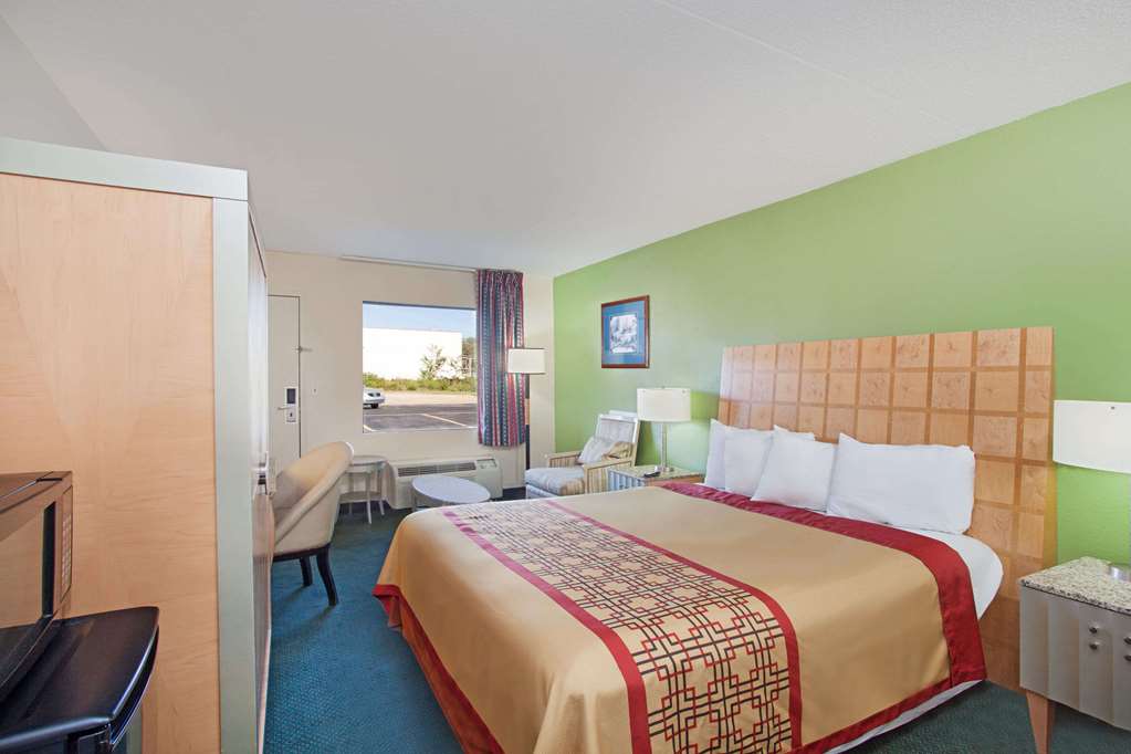 Days Inn by Wyndham Greeneville - photo 6
