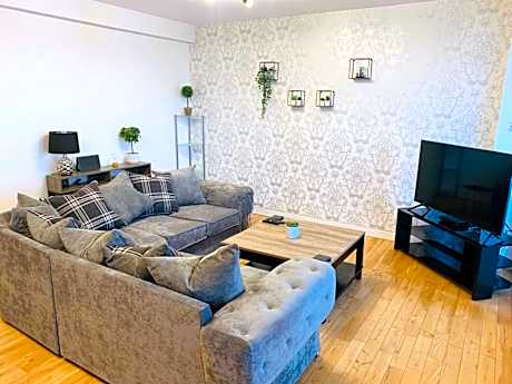 No 2 Modern 2 Bed Apartment Close to Gla Airport & M8 — 4-Star Luxury Hotel in Paisley, United Kingdom