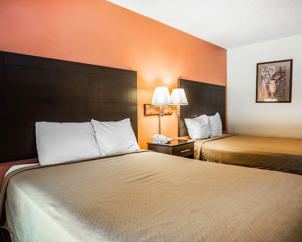 Econo Lodge Urbandale - photo 14