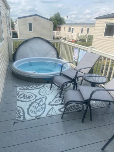 Lancaster Crescent Hot Tub Hideaway in Lincoln, United Kingdom