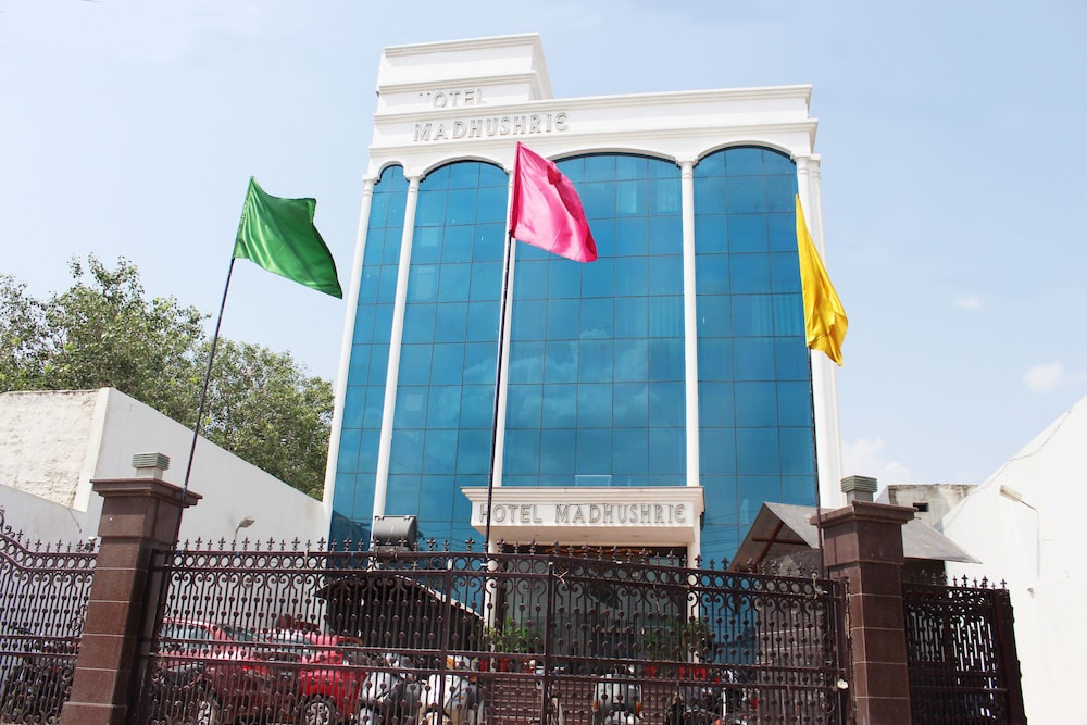 OYO 1493 Hotel Madhushrie
