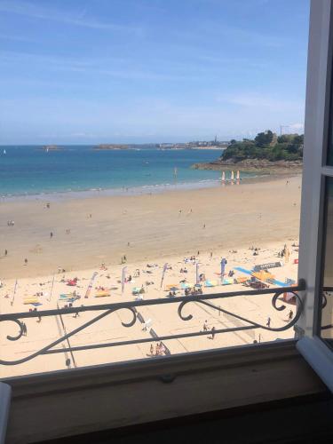Le Royal XIX Dinard Vue Mer Luxe in Dinard, France