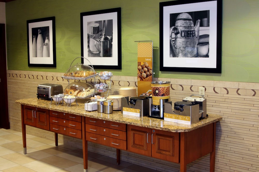 Hampton Inn & Suites Paducah - photo 35