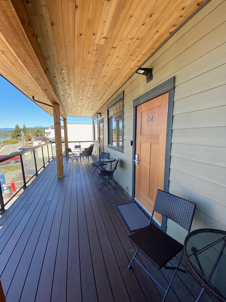 Beyond Bliss Hotel Suites — hotel in Powell River