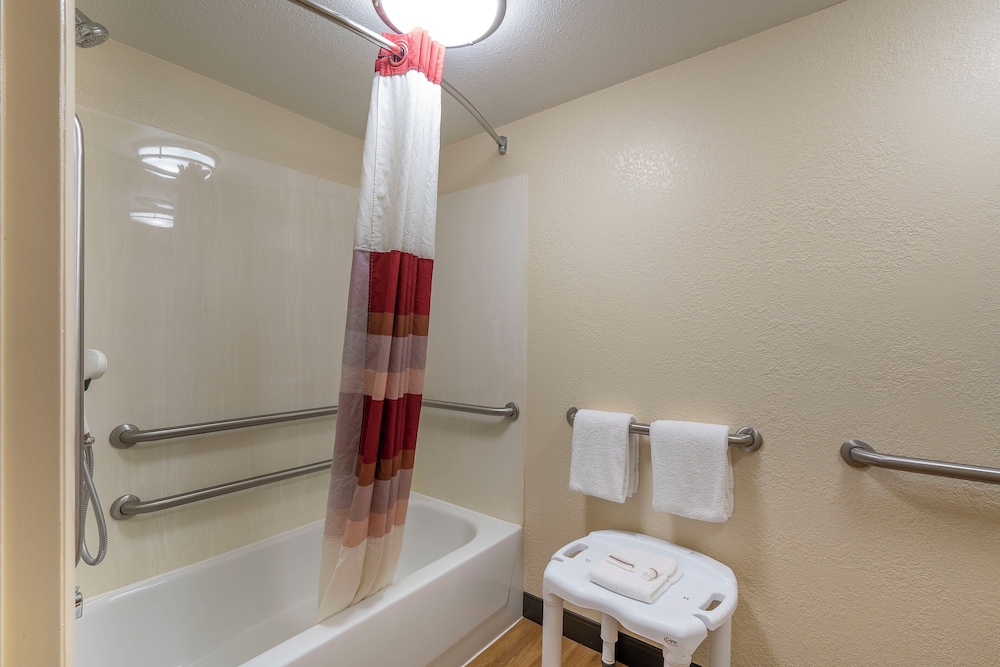 Red Roof Inn PLUS & Suites Chattanooga Downtown - photo 25