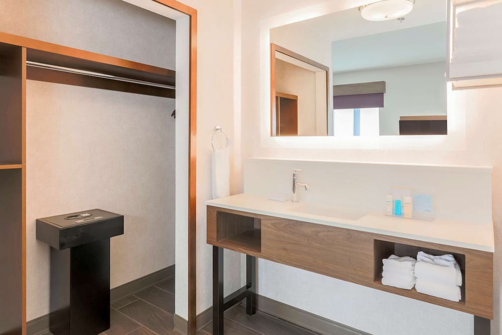 Hampton Inn & Suites Windsor Sonoma Wine Country - photo 28