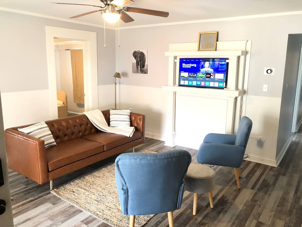 Renovated 3 bedroom close to downtown — 4-Star Luxury Hotel in Durham, United States
