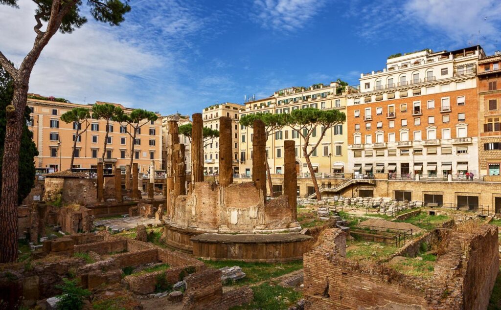 Spacious Apartment with Big Terrace at Colosseum — 4-Star Luxury Hotel in Rome, Italy