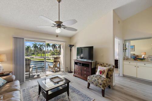Isla Del Sol Vista Verde East 2 212 2 BD 2 BA — 4-Star Luxury Hotel in St. Petersburg, United States