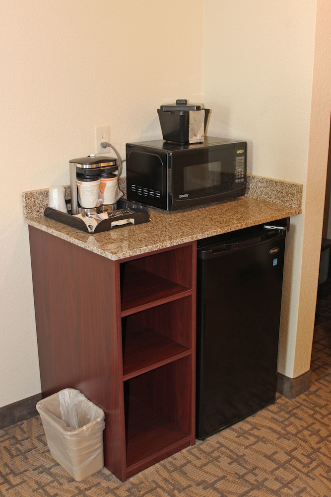 Cobblestone Inn & Suites Lamoni - photo 20