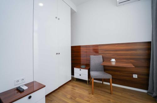 Hotel type room with mini kitchen and balcony on Melikishvili city center