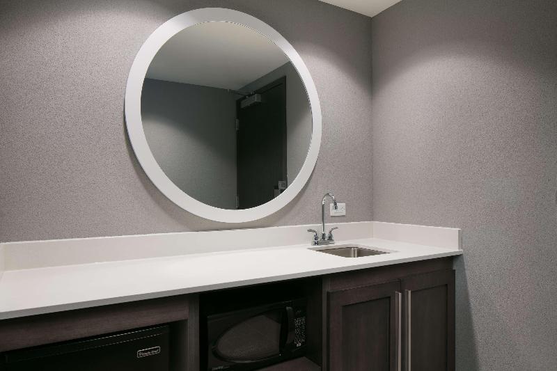 Hampton Inn Wichita Northwest - photo 18
