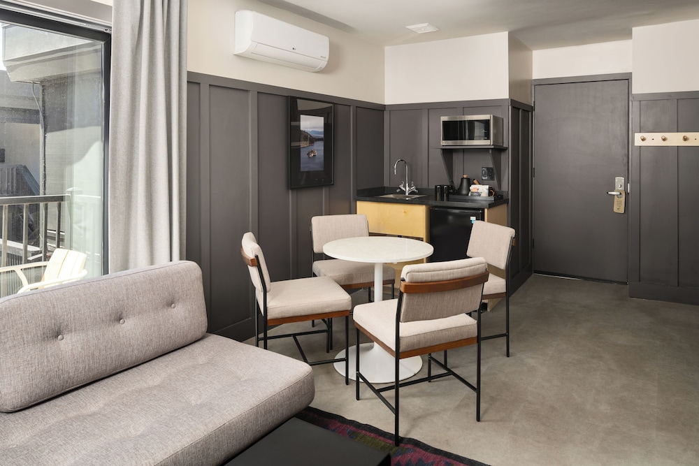 The Coachman Hotel - photo 51