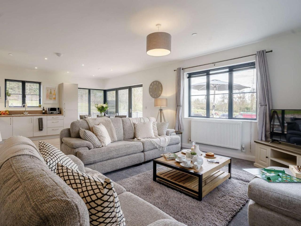 2 Bed In Usk Oc 82391 — Usk