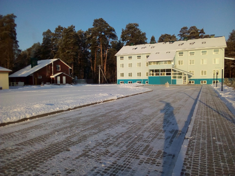 Iceberg Ugry — hotel in Yukhnov