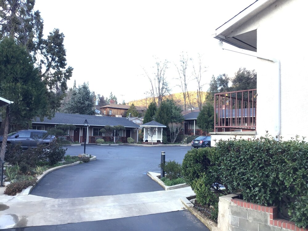 Mariposa Lodge - photo 14
