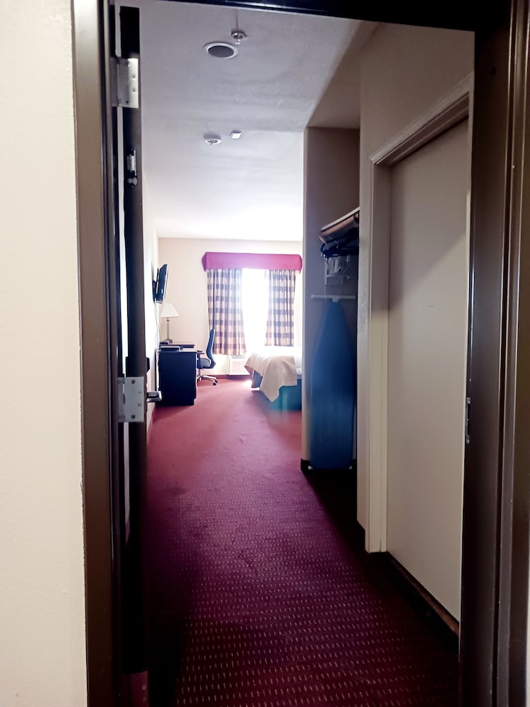 Yorktown Inn And Suites - photo 27