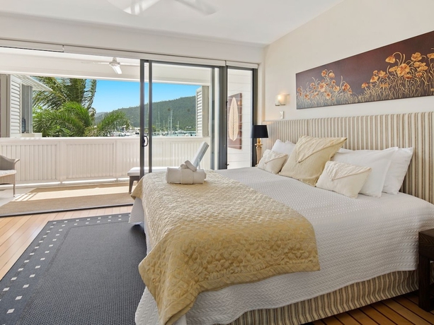 Luxury Marina View Apartment — 4-Star Luxury Hotel in Airlie Beach, Australia