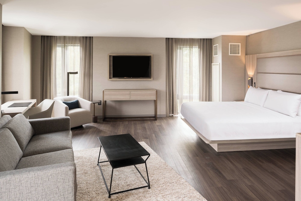 AC Hotel by Marriott Boston Cleveland Circle - photo 17