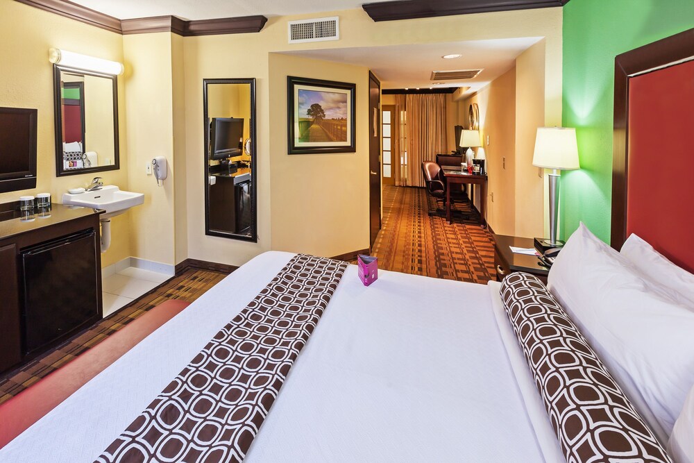 Crowne Plaza Suites Houston Near Sugar Land - featured photo