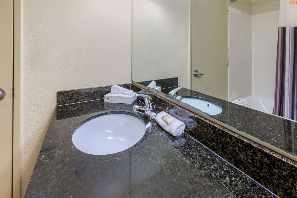 La Quinta by Wyndham Fort Lauderdale Pompano Beach - photo 21