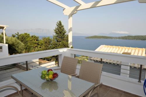 Lemon Tree - carbon neutral hotel in Periyiali