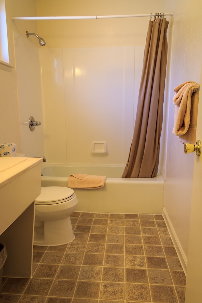 Charm Motel & Suites - photo 49