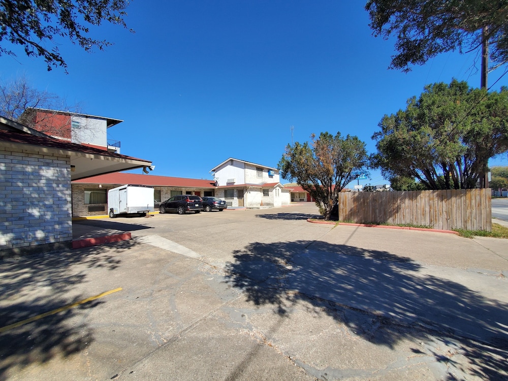 Rodeway Inn Downtown - photo 21