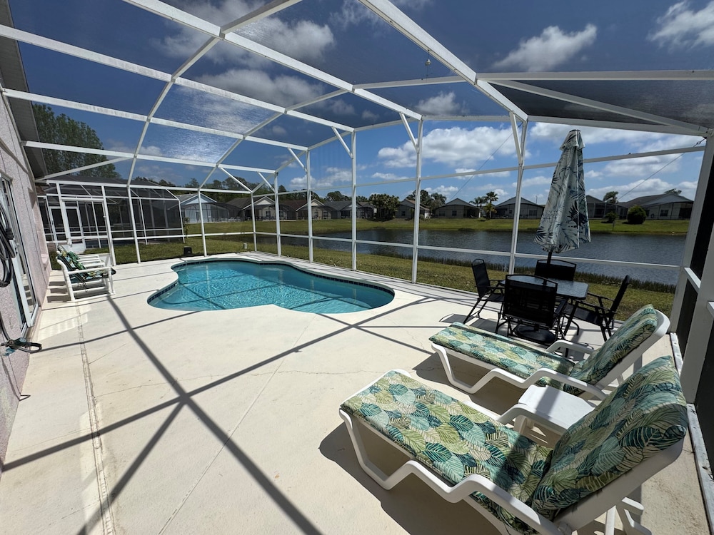 Relaxing 3br 2ba Home Just 15 Minutes From Disney — 4-Star Luxury Hotel in Kissimmee, United States