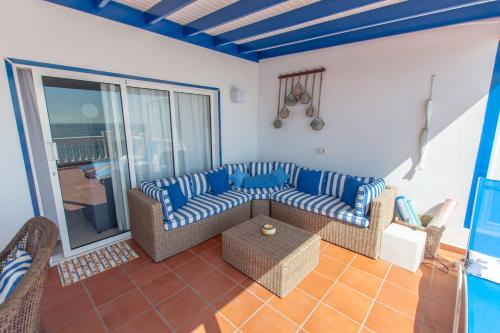 Seaview Coastal Home on front line with amazing sea views and large terrace — 4-Star Luxury Hotel in Puerto Del Carmen, Spain