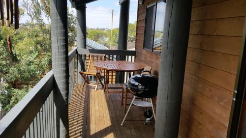 Woodstock 3 Francis St Port Elliot No Linen Included — hotel in Port Elliot