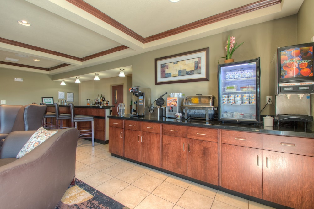 Cobblestone Inn and Suites Holyoke - photo 35