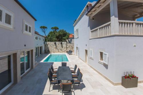 Villa Enigma