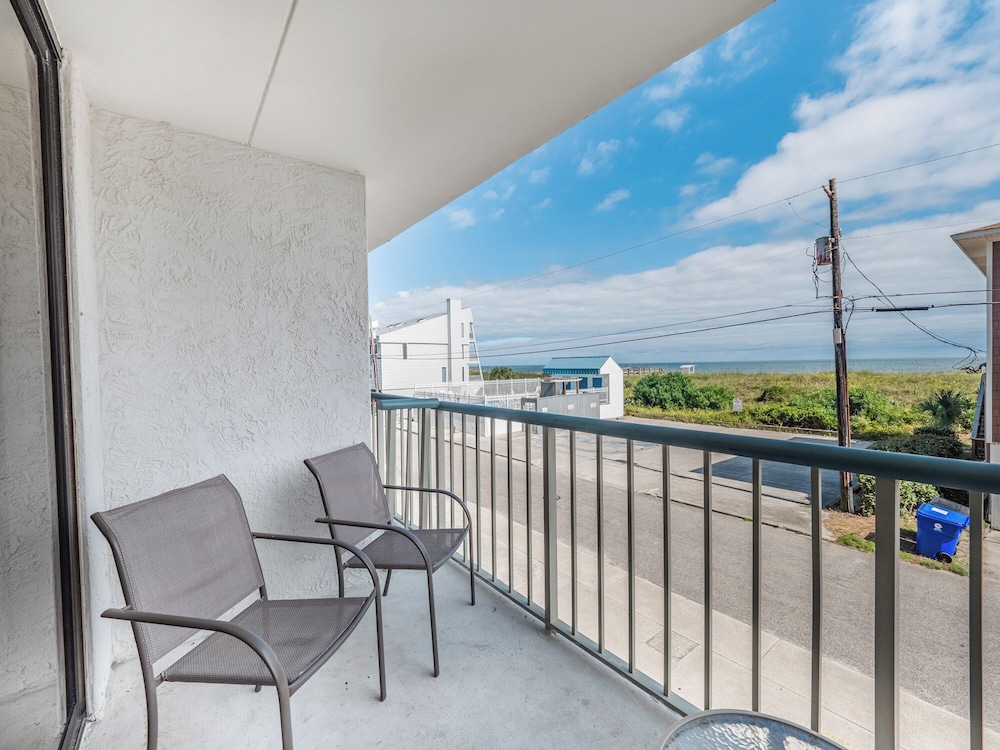 Paradise Towers #105 Turtle Cay — 4-Star Luxury Hotel in Carolina Beach, United States