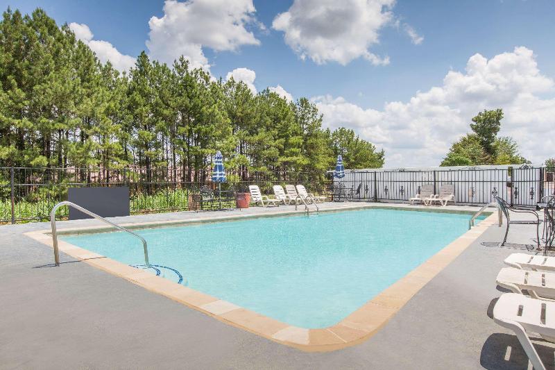 Executive Inn & Suites - photo 16