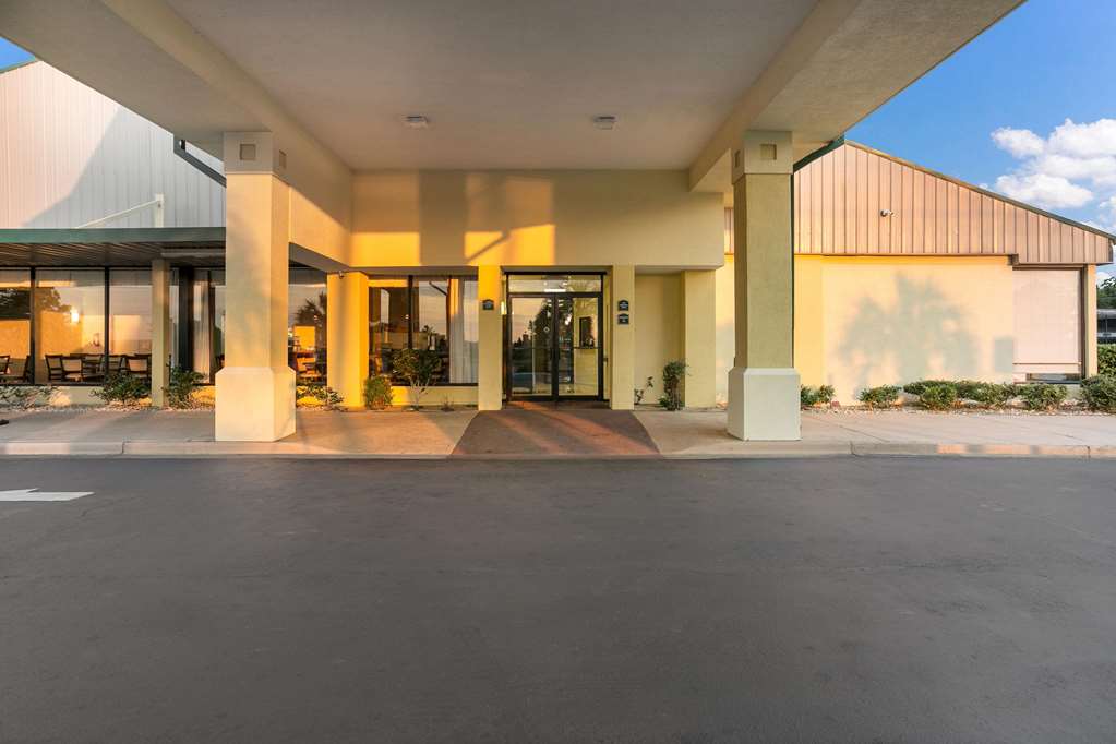 Quality Inn & Suites near Lake Eufaula - photo 3