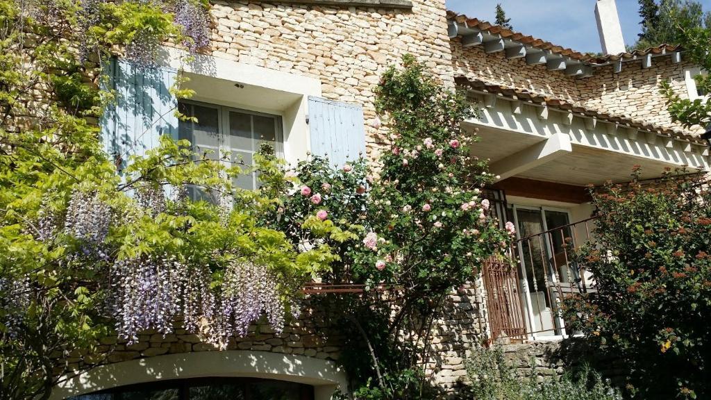 Charm’In Provence Saumane de Vaucluse in Carpentras, France