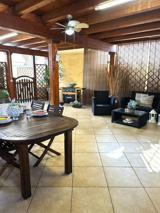 Trilocale sul mare con ampia veranda coperta in Castelsardo, Italy