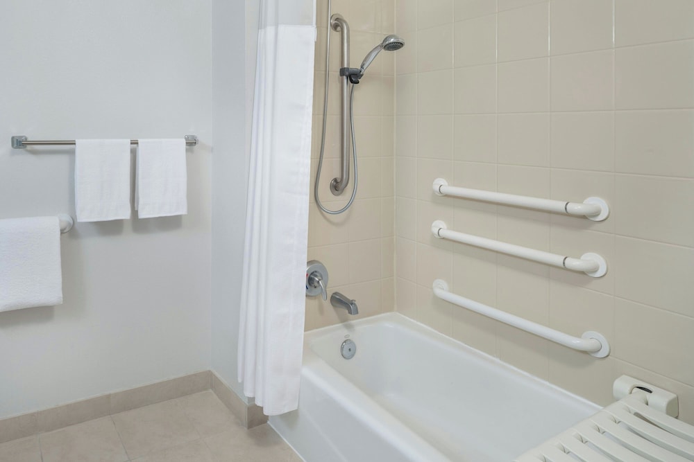 Courtyard by Marriott Miami Airport - photo 18