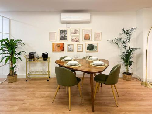 Creatividad y personalidad en centro de Alicante in Alicante, Spain