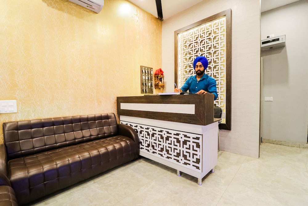 Oyo 61261 Hotel Z — Sector — photo 5