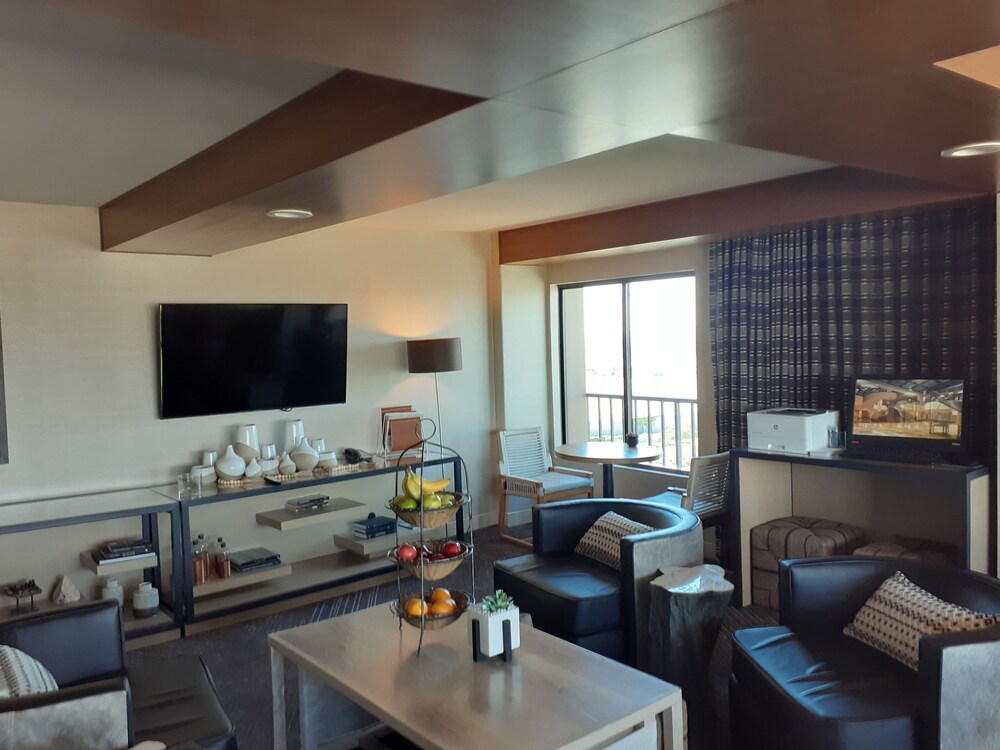 Sheraton Albuquerque Airport Hotel - photo 4